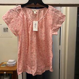 NEW!!!  Ladies summer short sleeve V-neck top.